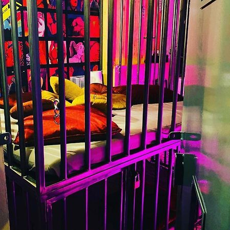 Secret Room Votre Love Room Coquine Et Insolite En Espace Privatif A Tournai Bagian luar foto